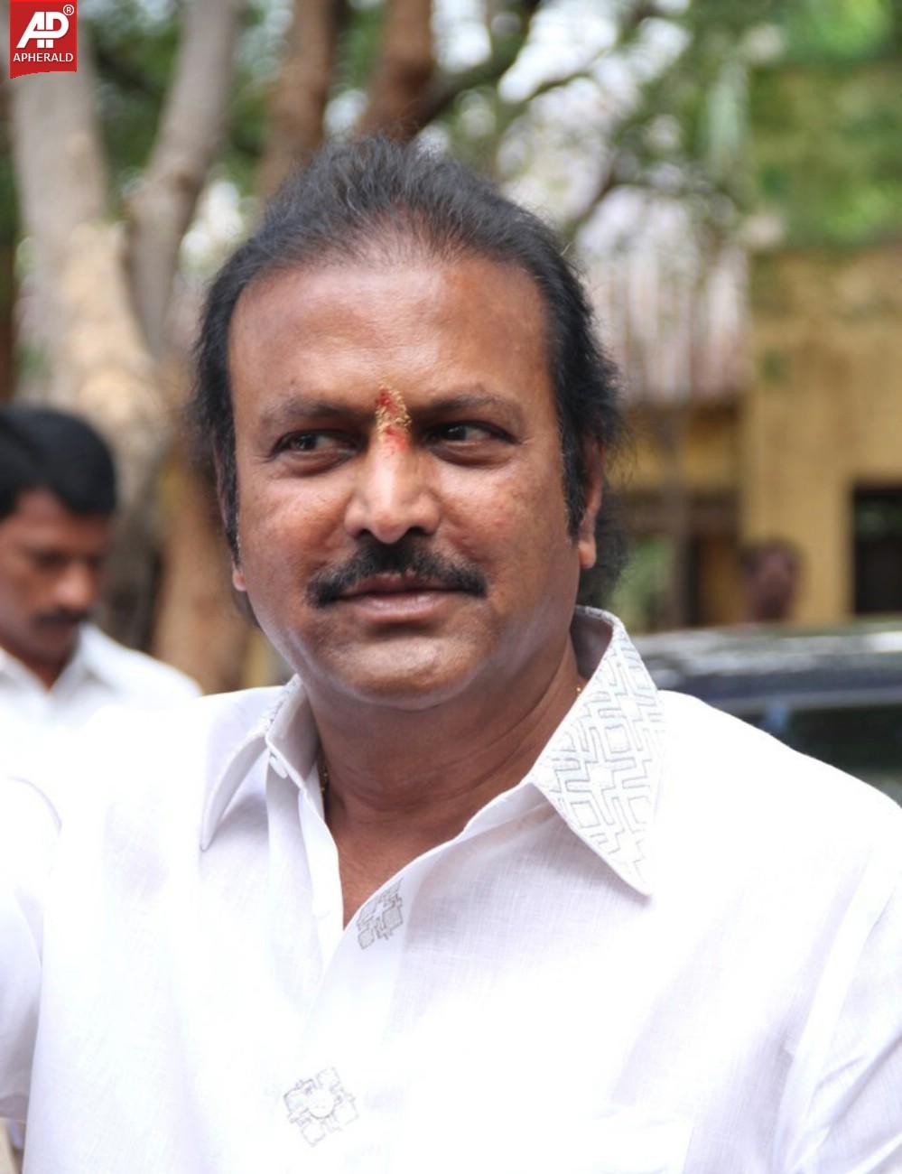 Manchu Family Cast Their Vote 