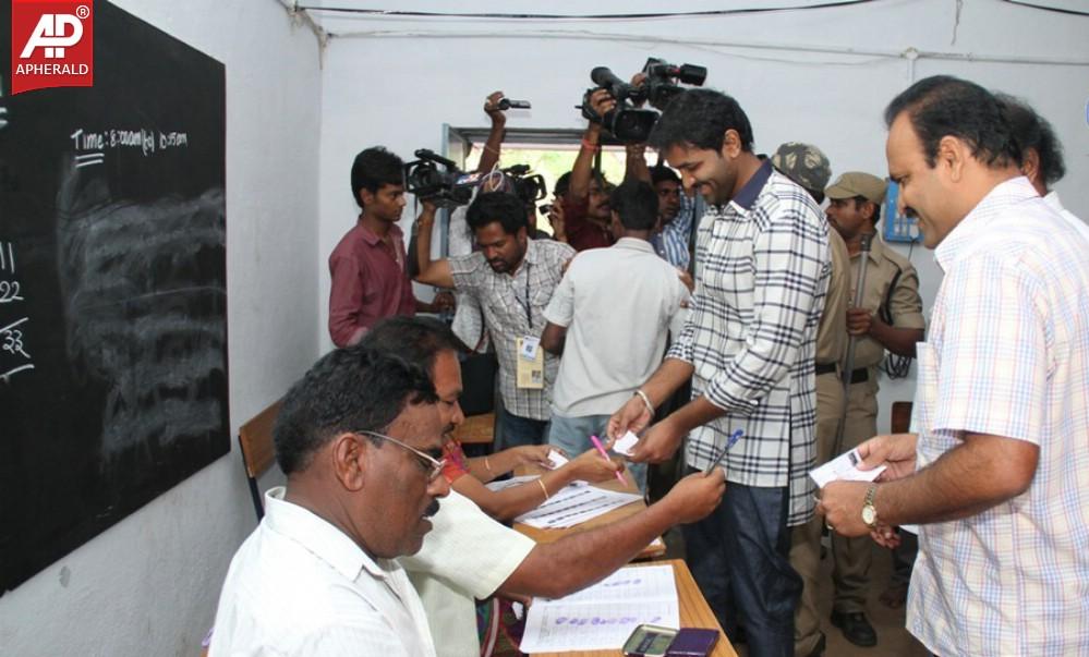 Manchu Family Cast Their Vote 