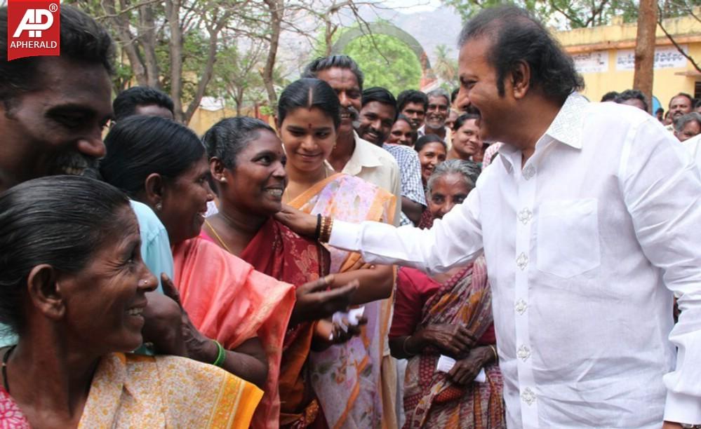 Manchu Family Cast Their Vote 