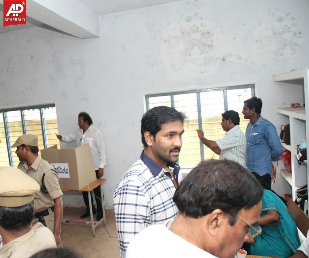 Manchu Family Cast Their Vote 