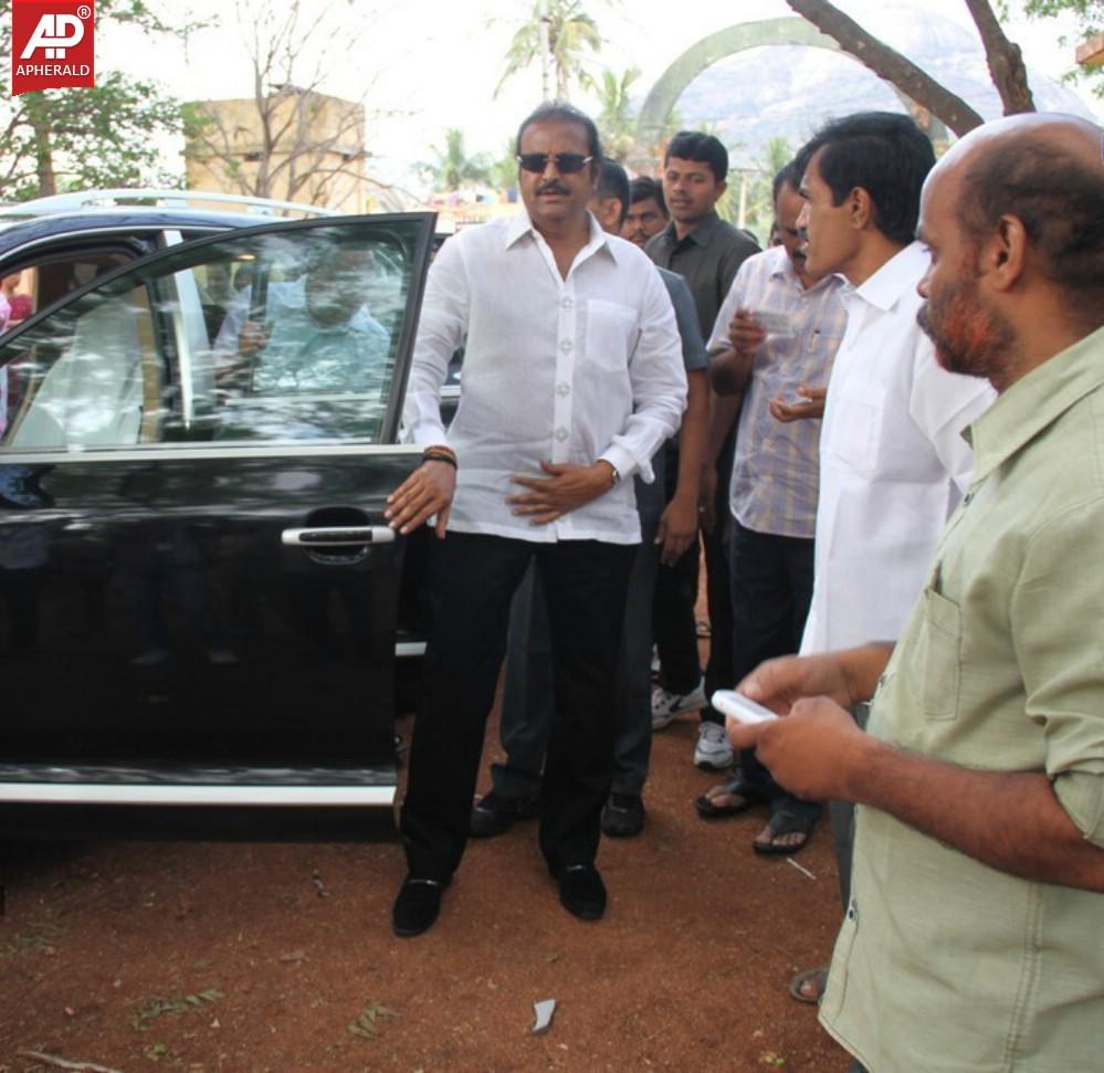Manchu Family Cast Their Vote 