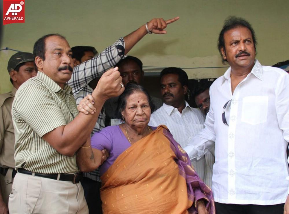 Manchu Family Cast Their Vote 