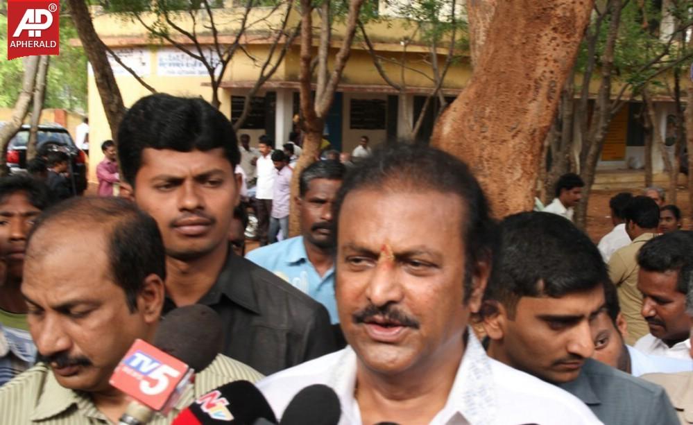 Manchu Family Cast Their Vote 