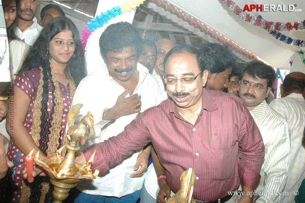 Mandhira Vizhigal Tamil Movie Launch