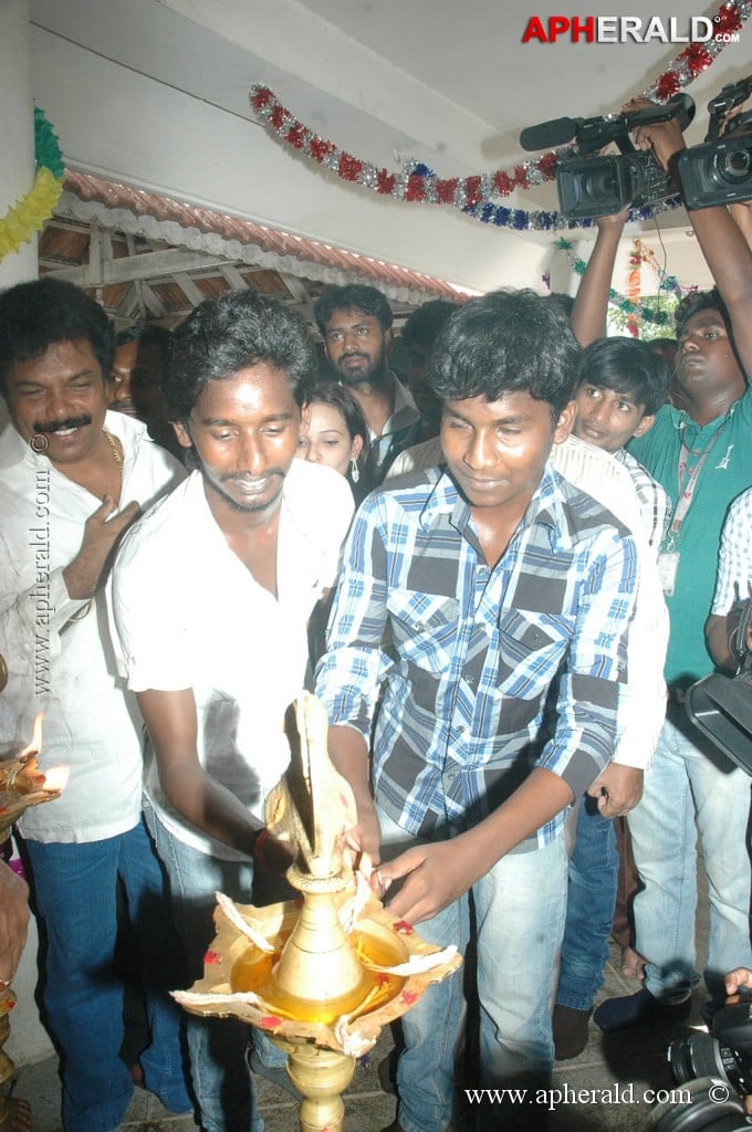 Mandhira Vizhigal Tamil Movie Launch