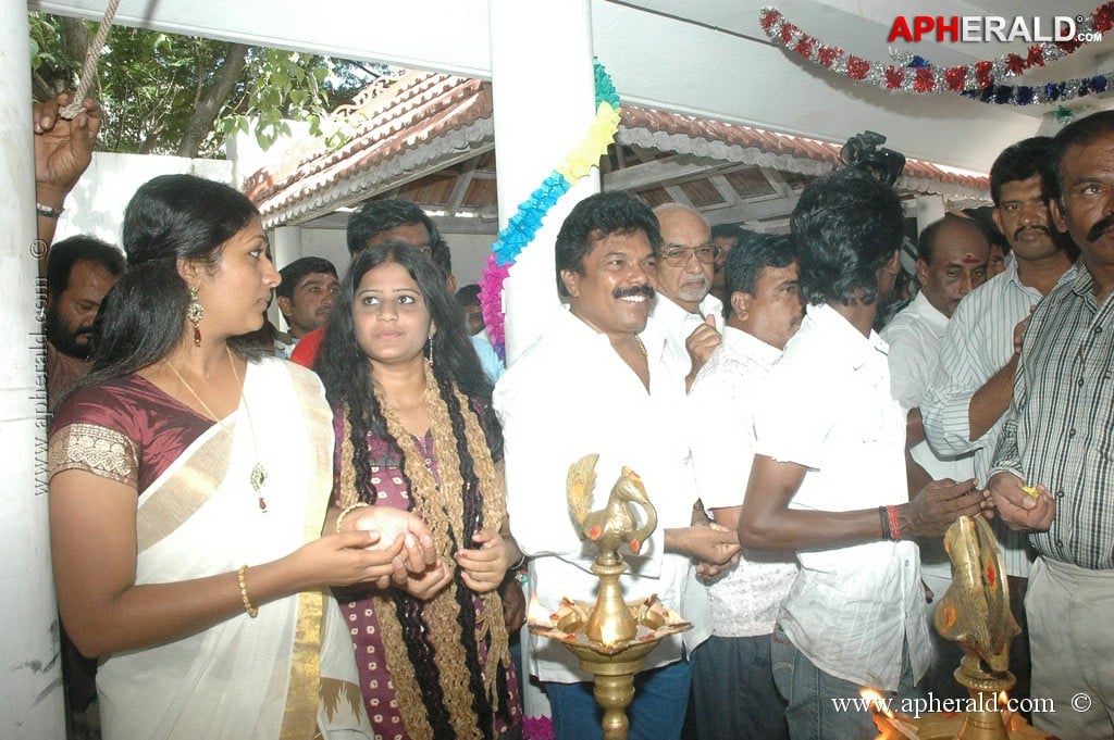 Mandhira Vizhigal Tamil Movie Launch