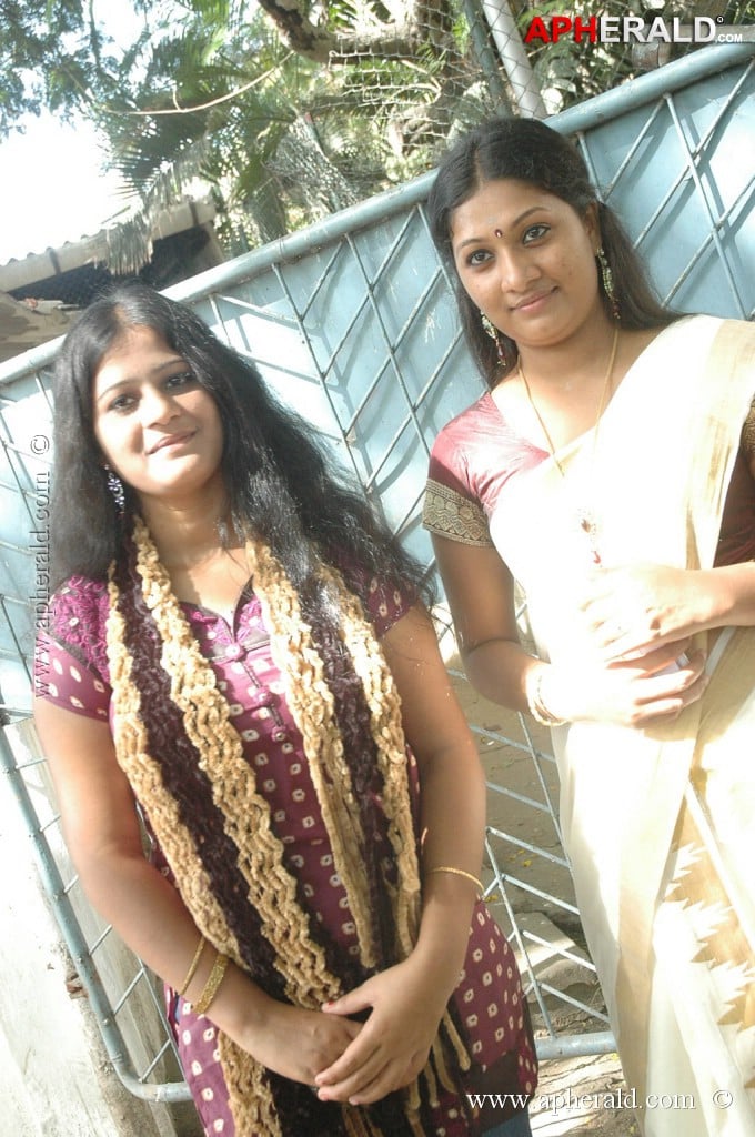 Mandhira Vizhigal Tamil Movie Launch