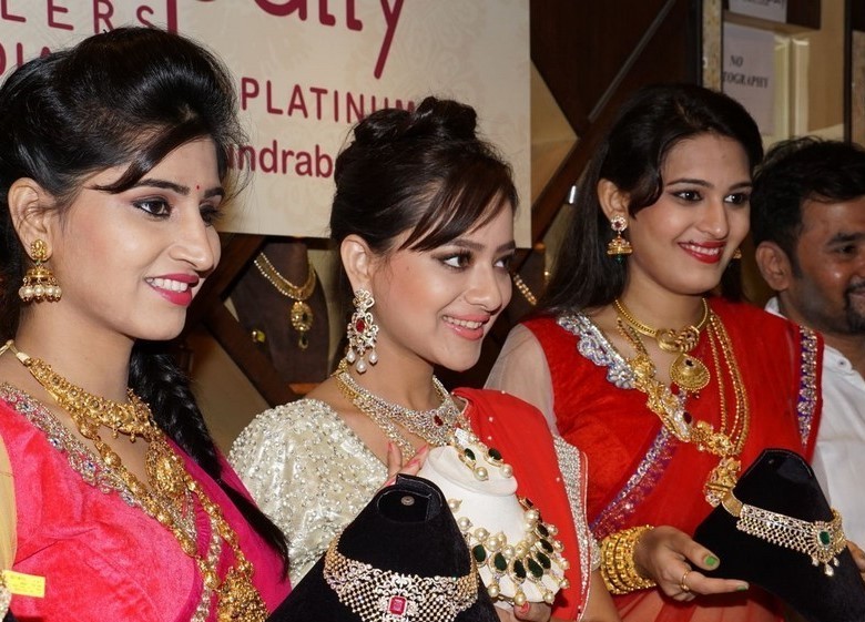 Manepally Dhanteras Jewellery Collections Launch‏
