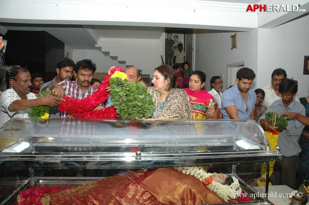 Manjula Vijayakumar Condolences Photos 