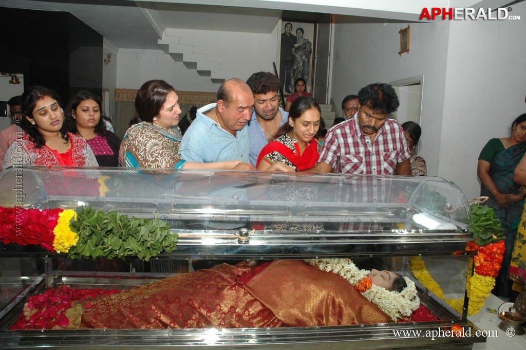 Manjula Vijayakumar Condolences Photos 
