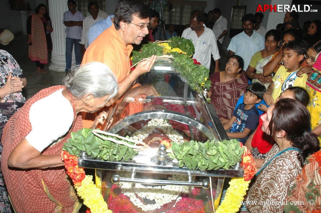 Manjula Vijayakumar Condolences Photos 