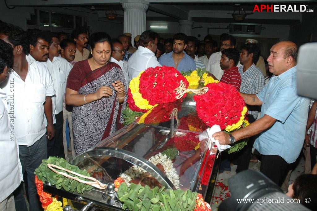 Manjula Vijayakumar Condolences Photos 