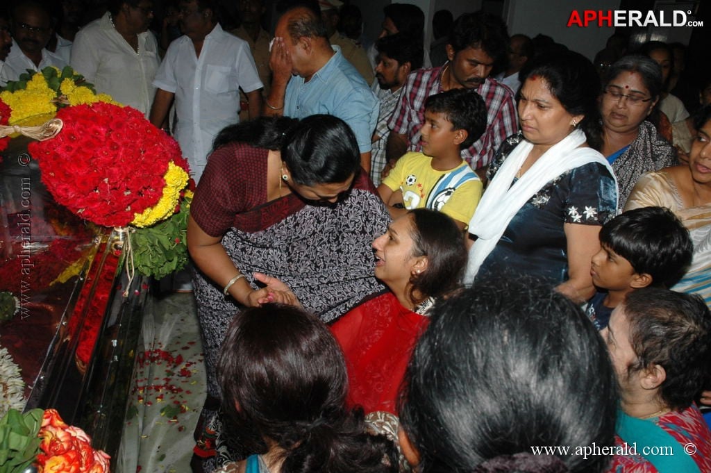 Manjula Vijayakumar Condolences Photos 