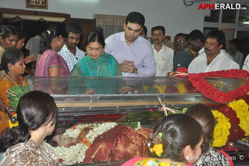Manjula Vijayakumar Condolences Photos 