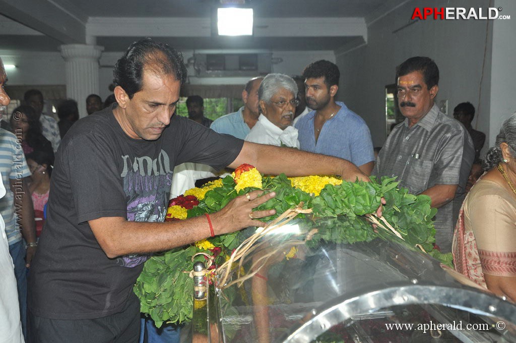 Manjula Vijayakumar Condolences Photos 