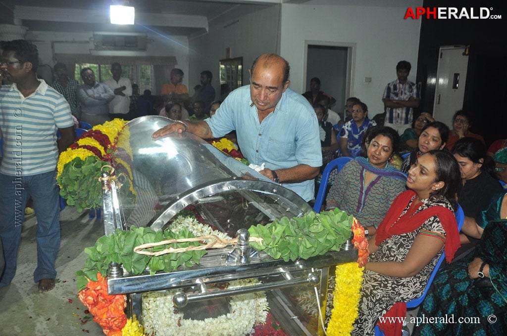 Manjula Vijayakumar Condolences Photos 