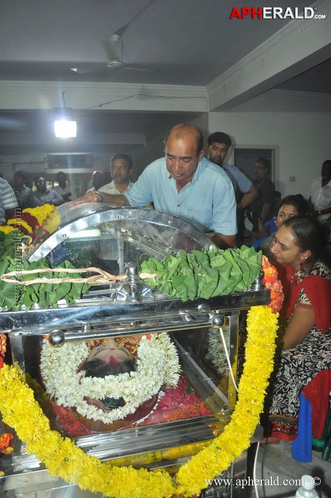 Manjula Vijayakumar Condolences Photos 