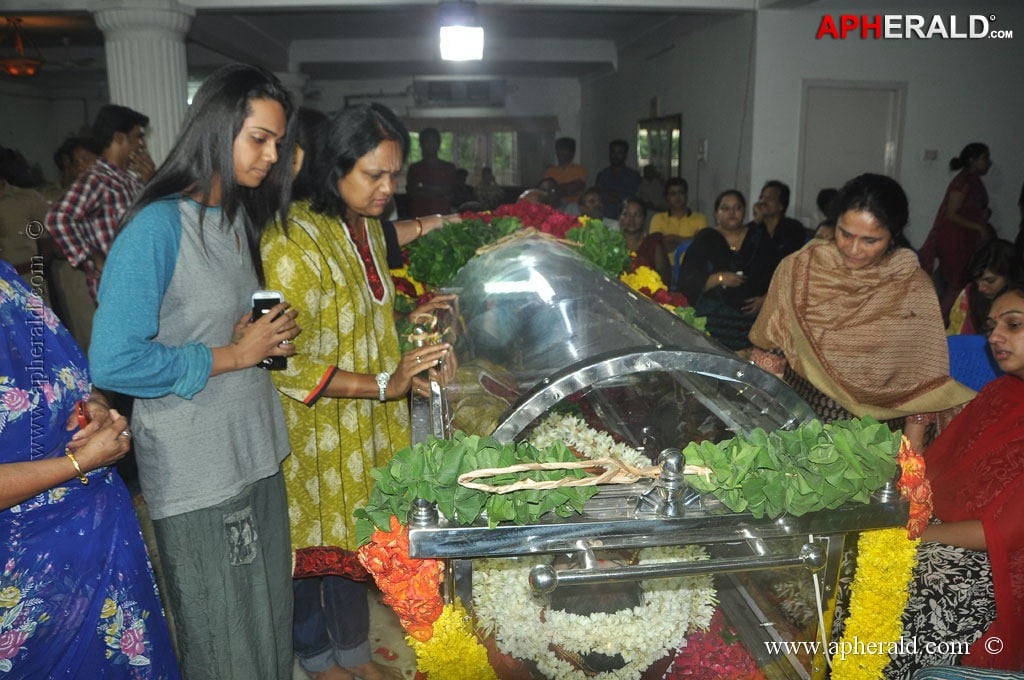 Manjula Vijayakumar Condolences Photos 