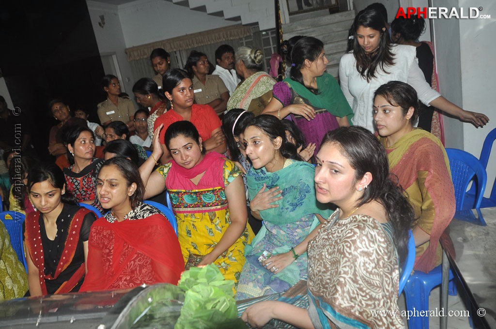 Manjula Vijayakumar Condolences Photos 