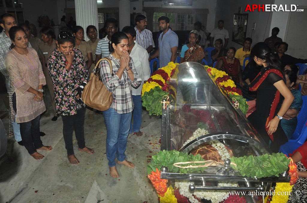 Manjula Vijayakumar Condolences Photos 