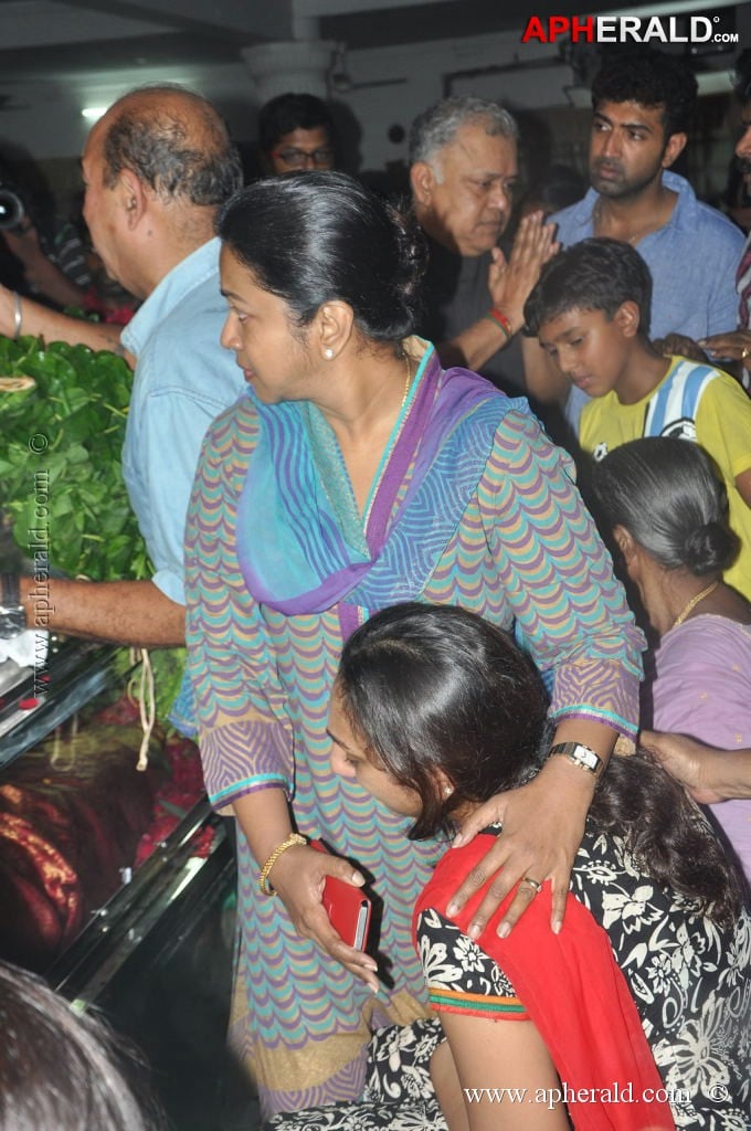 Manjula Vijayakumar Condolences Photos 
