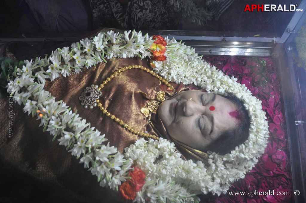 Manjula Vijayakumar Condolences Photos 