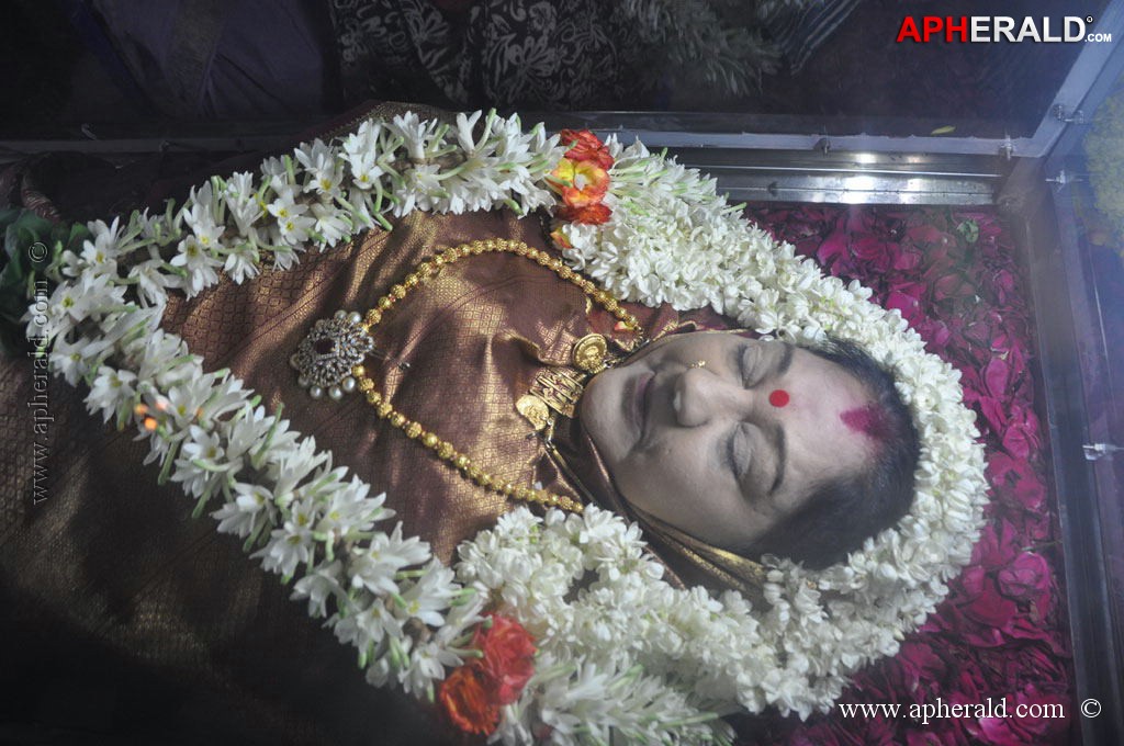 Manjula Vijayakumar Condolences Photos 