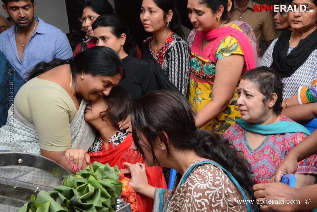 Manjula Vijayakumar Condolences Photos 