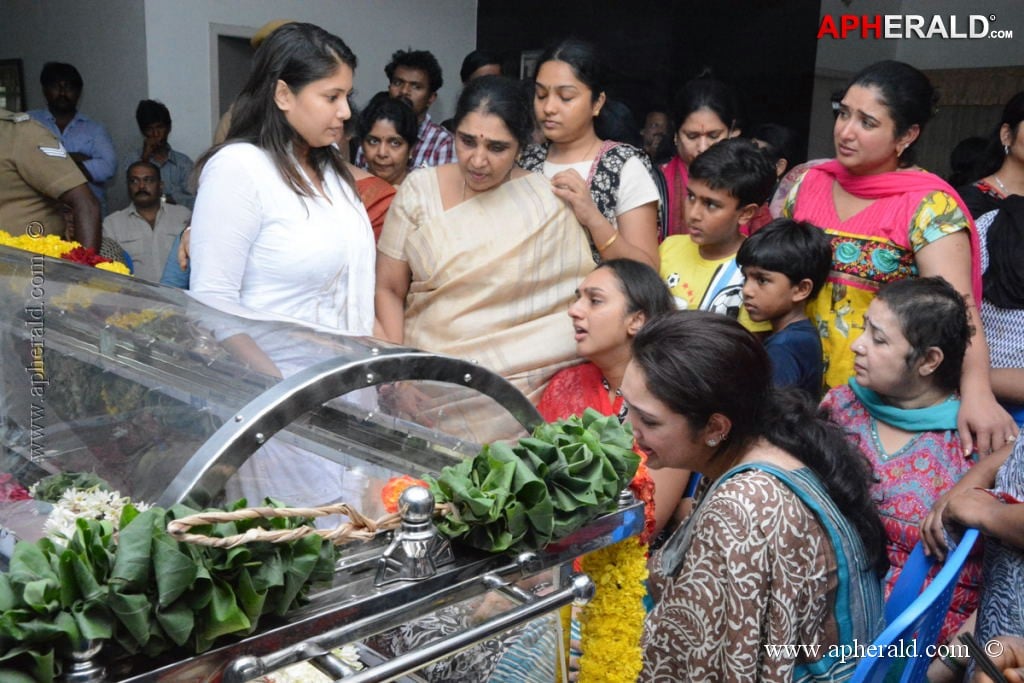 Manjula Vijayakumar Condolences Photos 