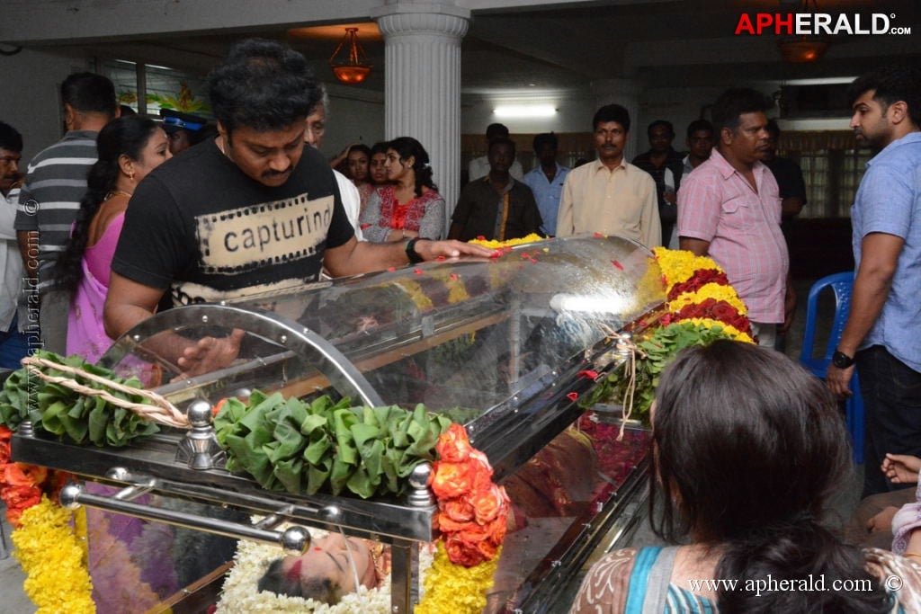 Manjula Vijayakumar Condolences Photos 