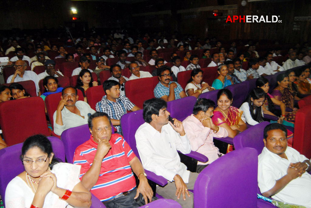 Manushulatho Jagratha Platinum Disc Function