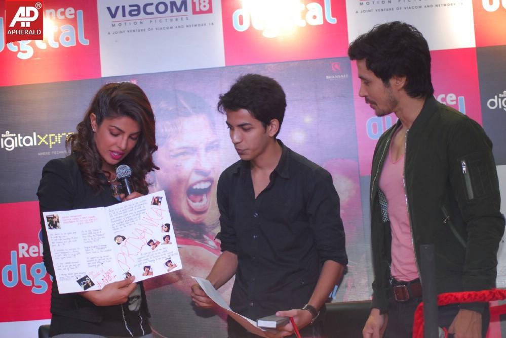 Priyanka Chopra Promotes Mary Kom At Reliance Digital Express