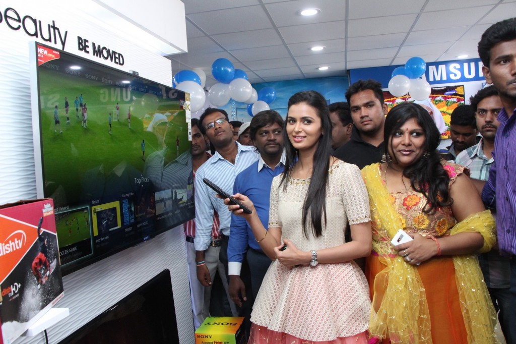 Meenakshi Dixit Launches Yes Mart