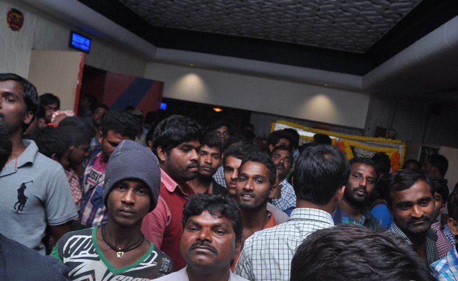 Mukunda Movie Hungama at Sandhya Theatre