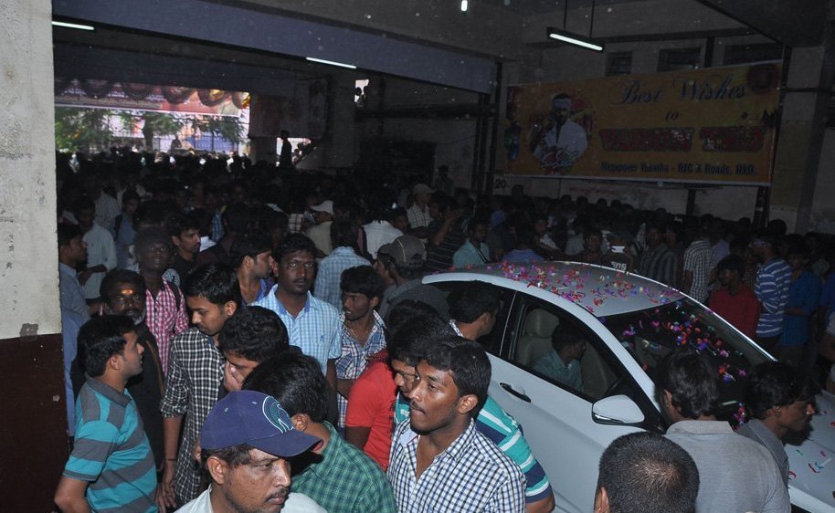 Mukunda Movie Hungama at Sandhya Theatre