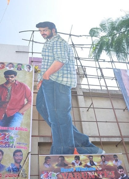 Mukunda Movie Hungama at Sandhya Theatre