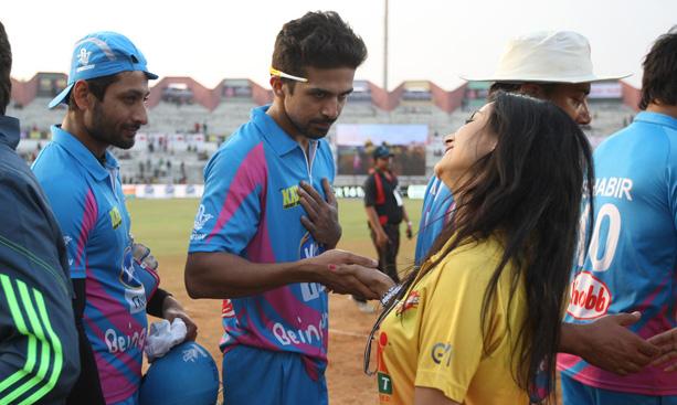Mumbai Heroes Vs Chennai Rhinos Match Photos