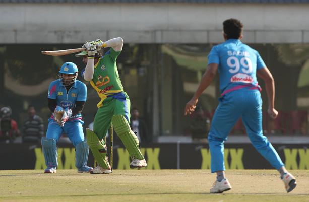 Mumbai Heroes Vs Kerala Strikers Match Photos