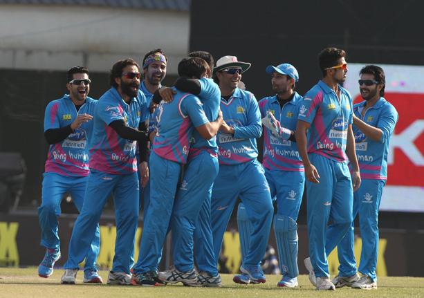 Mumbai Heroes Vs Kerala Strikers Match Photos