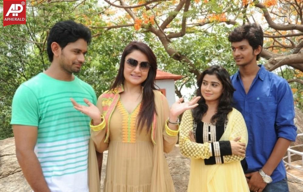 Naaku Komchem Time Kavali FILM Muhartham  Stills