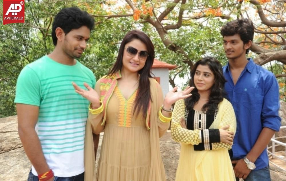Naaku Komchem Time Kavali FILM Muhartham  Stills