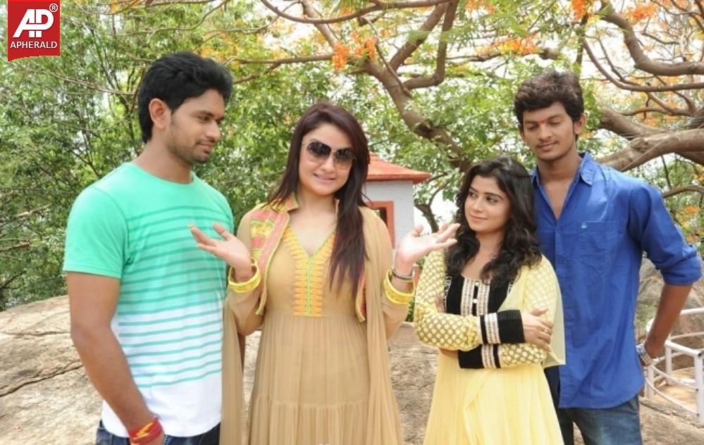 Naaku Komchem Time Kavali FILM Muhartham  Stills