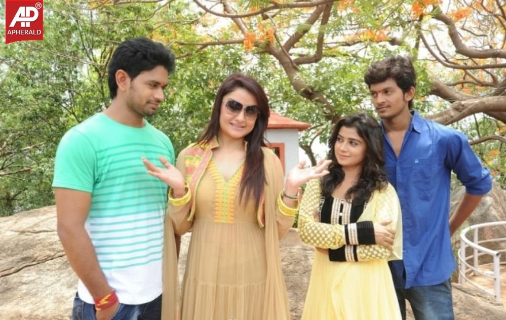 Naaku Komchem Time Kavali FILM Muhartham  Stills