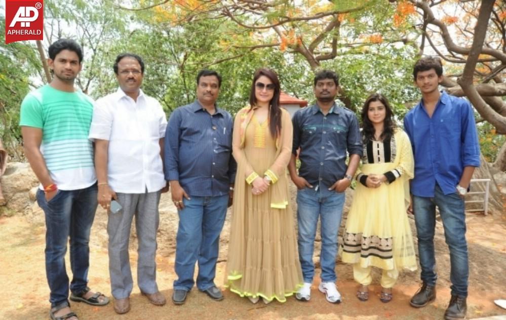 Naaku Komchem Time Kavali FILM Muhartham  Stills