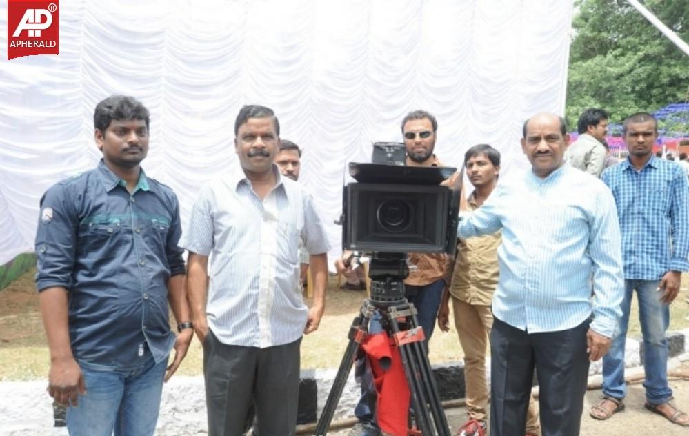 Naaku Komchem Time Kavali FILM Muhartham  Stills