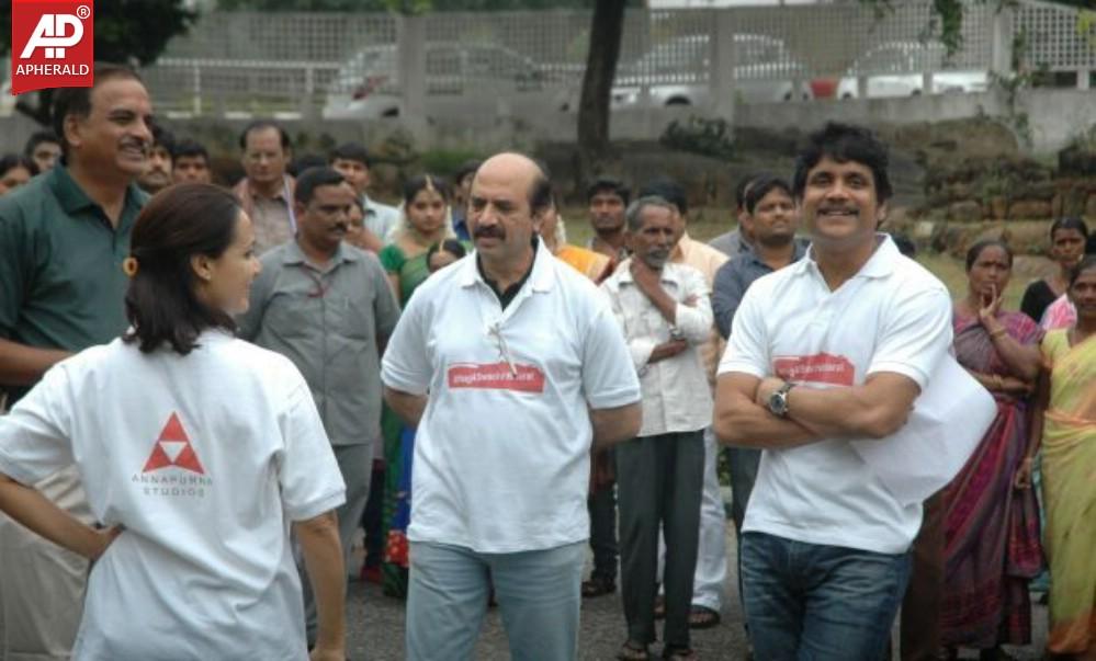 Nagarjuna Family Joins Swachh Bharat