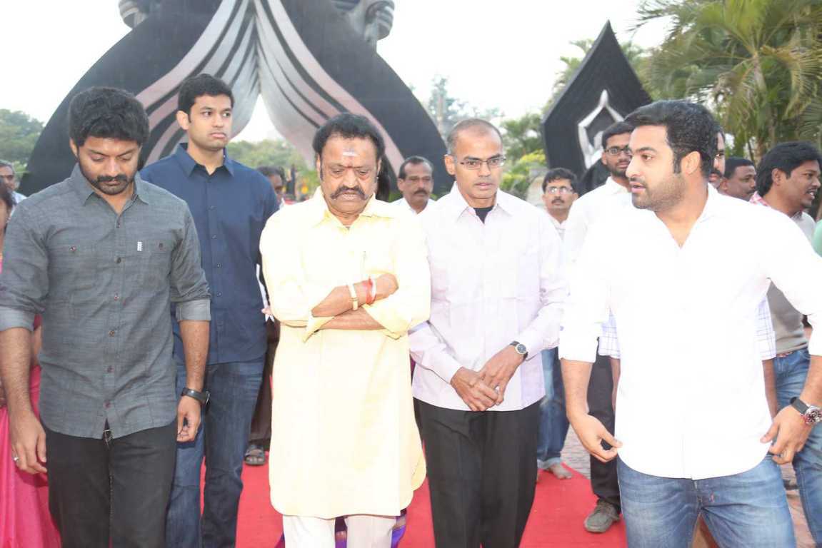 Nandamuri Family At NTR Ghat On NTR 19th Death Anniversary