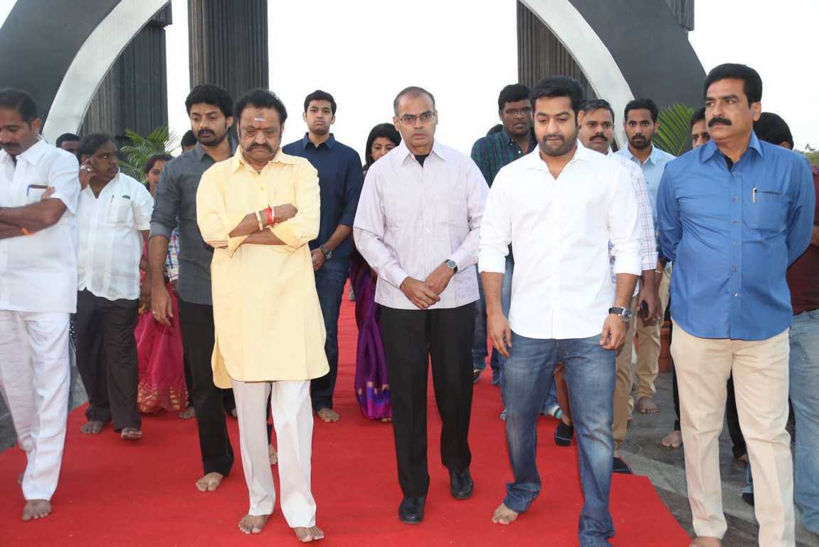 Nandamuri Family At NTR Ghat On NTR 19th Death Anniversary