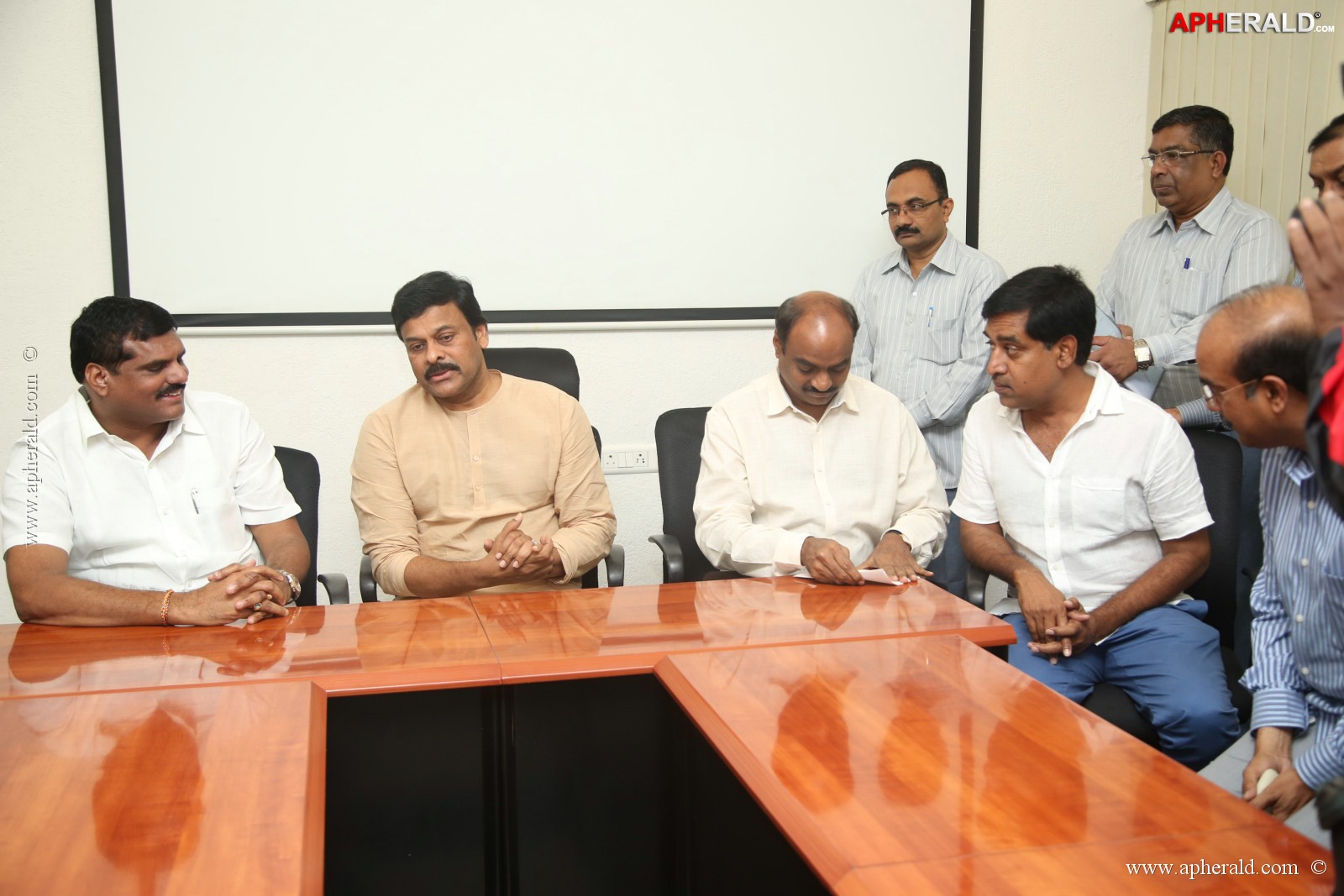 KL Narayana gives 10 Lakh Cheque To Chiranjeevi