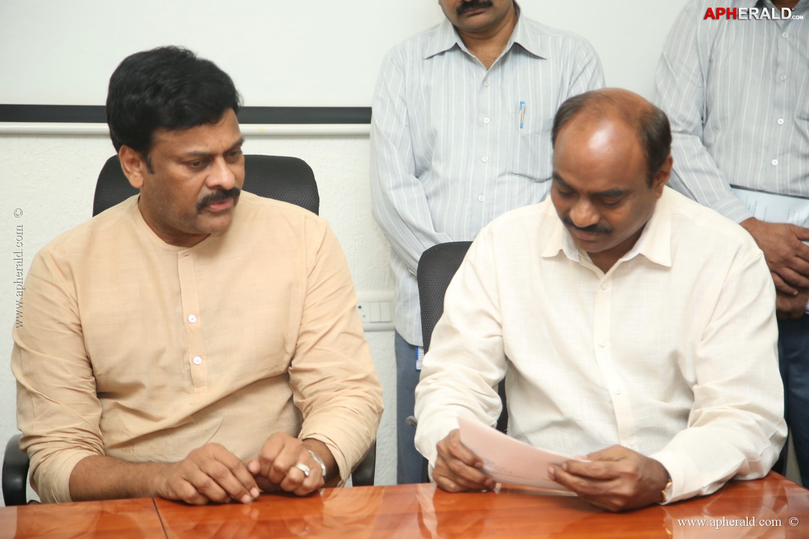 KL Narayana gives 10 Lakh Cheque To Chiranjeevi